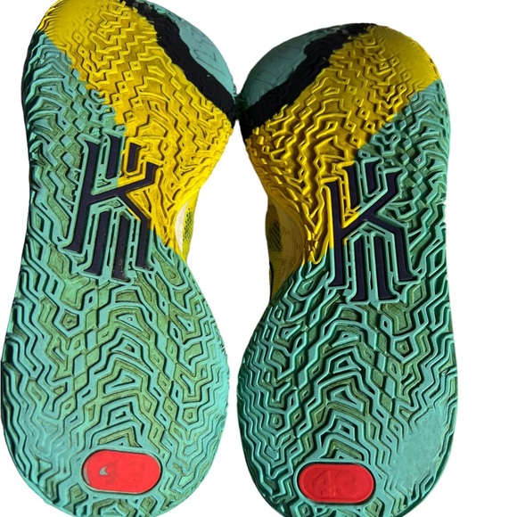 nike kyrie 7 1 world 1 people multicoloured basketball sneakers US 9.5 for men - Picture 4 of 16